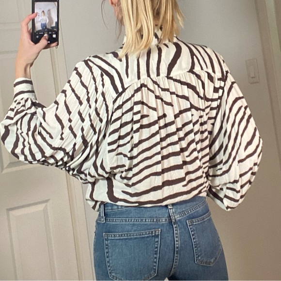 H&M Zebra Print Blouse with Tie Neck - Size 4 - Picture 4 of 10